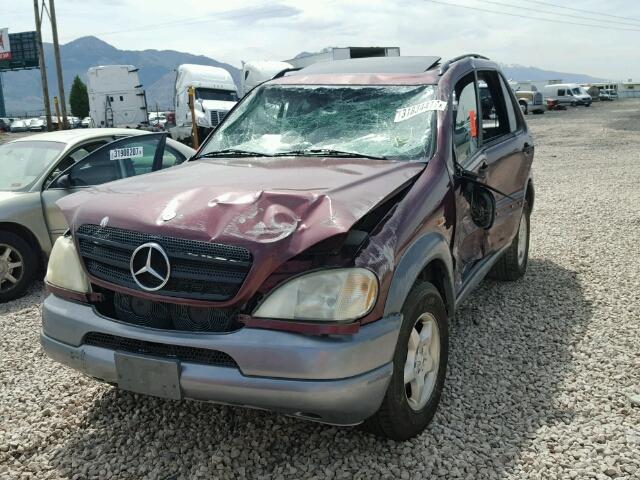 4JGAB54E0WA010818 - 1998 MERCEDES-BENZ ML320 MAROON photo 2