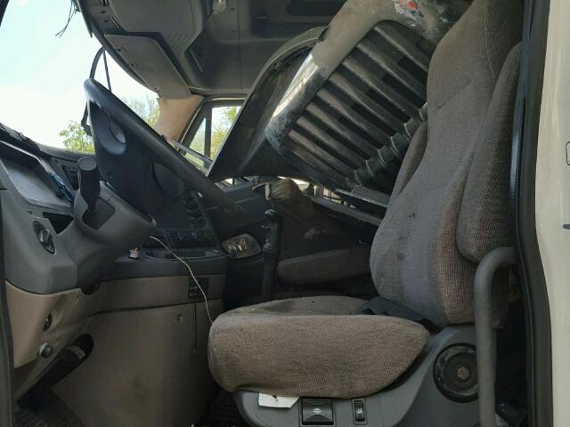 1FUJGLDR9CSBD7223 - 2012 FREIGHTLINER CASCADIA 1 WHITE photo 5