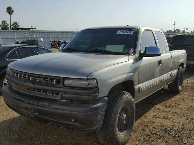 2GCEC19T321207506 - 2002 CHEVROLET SILVERADO GOLD photo 2