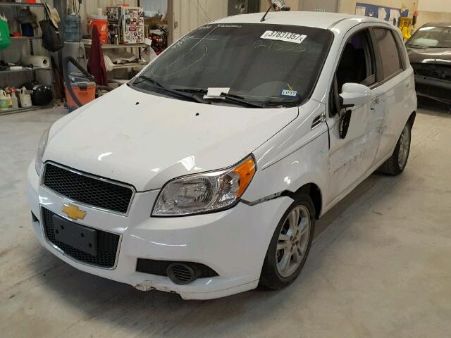 KL1TD6DE0BB127355 - 2011 CHEVROLET AVEO LS WHITE photo 2