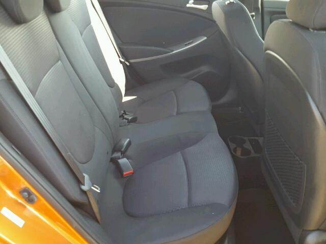 KMHCU5AE9FU229590 - 2015 HYUNDAI ACCENT ORANGE photo 6