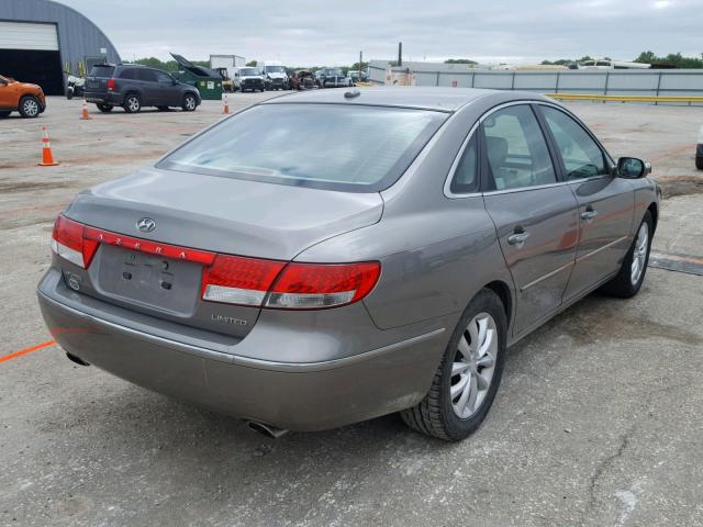 KMHFC46FX8A320335 - 2008 HYUNDAI AZERA SE GRAY photo 4