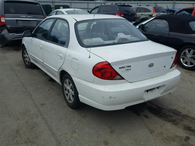 KNAFB121335286138 - 2003 KIA SPECTRA BA WHITE photo 3