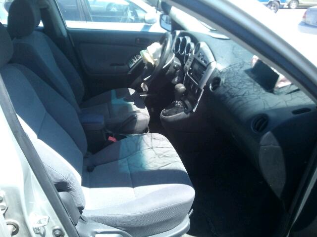 2T1KR32E54C221226 - 2004 TOYOTA MATRIX 银色 照片 5