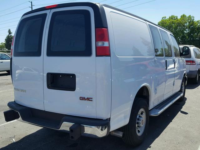 1GTW7AFF3H1915812 - 2017 GMC SAVANA G25 WHITE photo 4