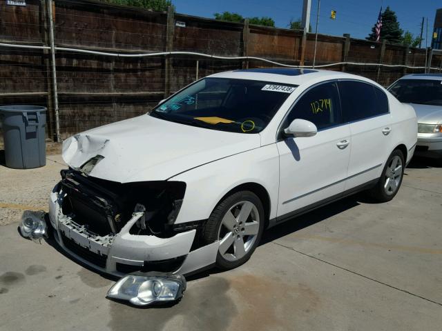 WVWJK73C49P035111 - 2009 VOLKSWAGEN PASSAT TUR WHITE photo 2