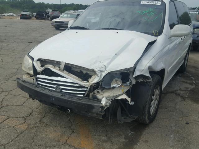 KNDUP131726112172 - 2002 KIA SEDONA EX WHITE photo 9