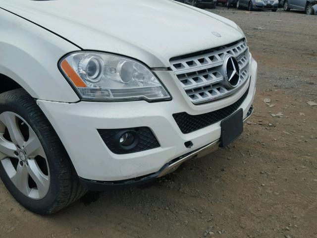 4JGBB2FB7AA537270 - 2010 MERCEDES-BENZ ML 350 BLU WHITE photo 9