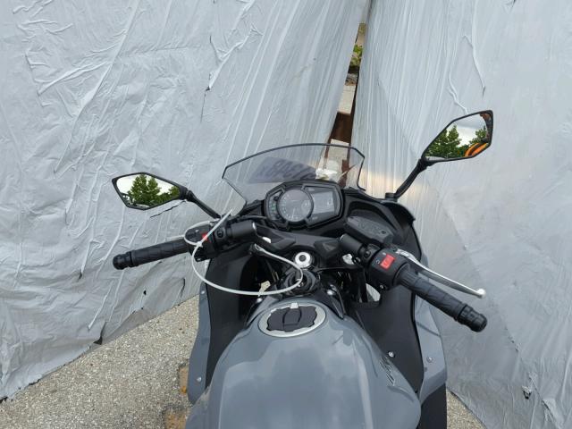 JKAEXEJ17JDA02986 - 2018 KAWASAKI EX650 J ნაცრისფერი ფოტო 5