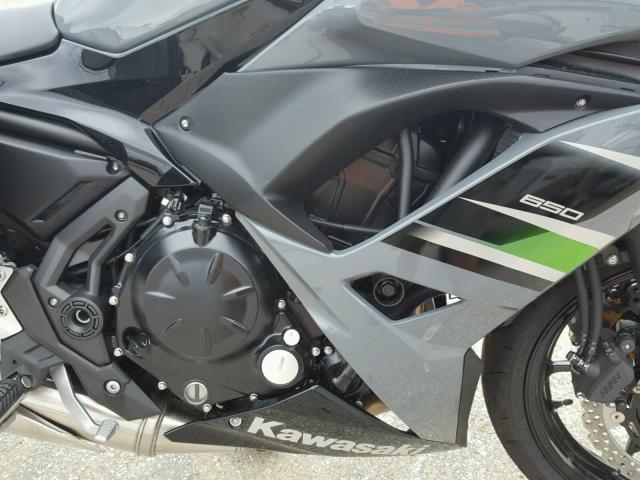 JKAEXEJ17JDA02986 - 2018 KAWASAKI EX650 J ნაცრისფერი ფოტო 7