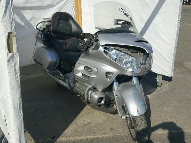 1HFSC47055A412094 - 2005 HONDA GL1800 SILVER photo 1