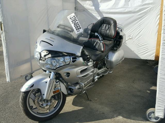 1HFSC47055A412094 - 2005 HONDA GL1800 SILVER photo 2