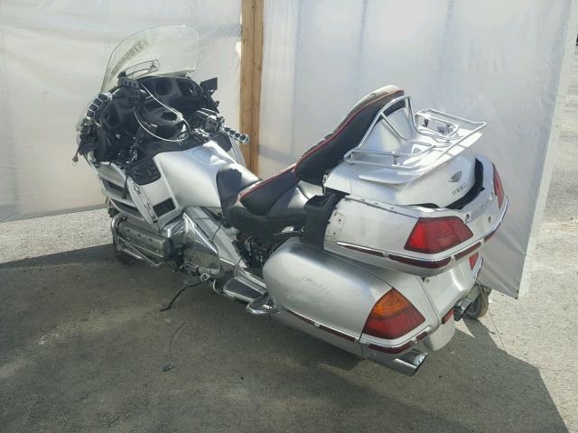 1HFSC47055A412094 - 2005 HONDA GL1800 SILVER photo 3