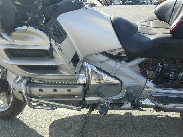 1HFSC47055A412094 - 2005 HONDA GL1800 SILVER photo 7