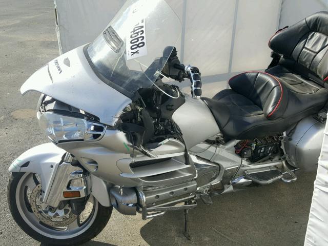 1HFSC47055A412094 - 2005 HONDA GL1800 SILVER photo 9