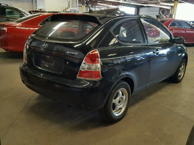 KMHCM36C78U104036 - 2008 HYUNDAI ACCENT BLACK photo 4