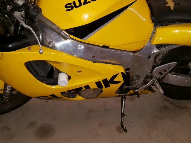 JS1GN78A7X2101342 - 1999 SUZUKI GSX-R600 YELLOW photo 7