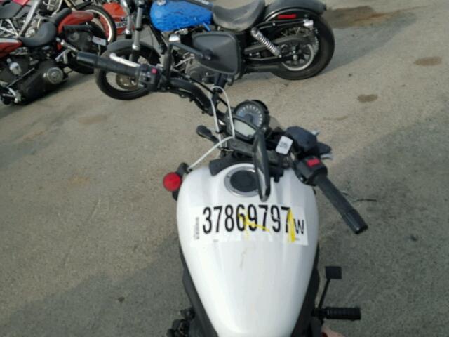 JKAENEB14FDA06635 - 2015 KAWASAKI EN650-B WHITE photo 5