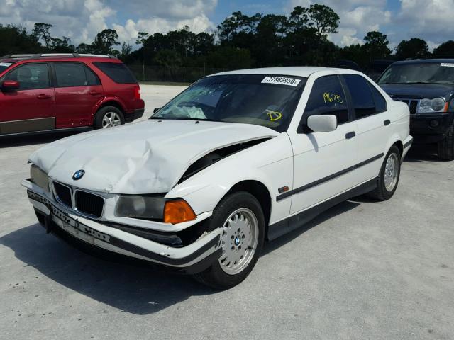 WBACB4325SFM04467 - 1995 BMW 325 I AUTO WHITE photo 2