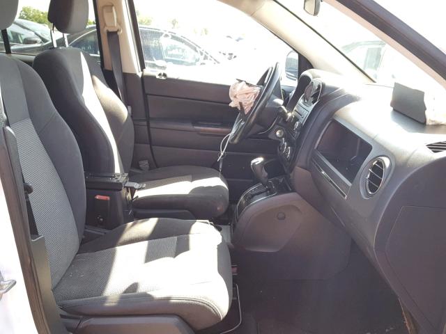 1J4NF1FB3BD176131 - 2011 JEEP COMPASS SP WHITE photo 5