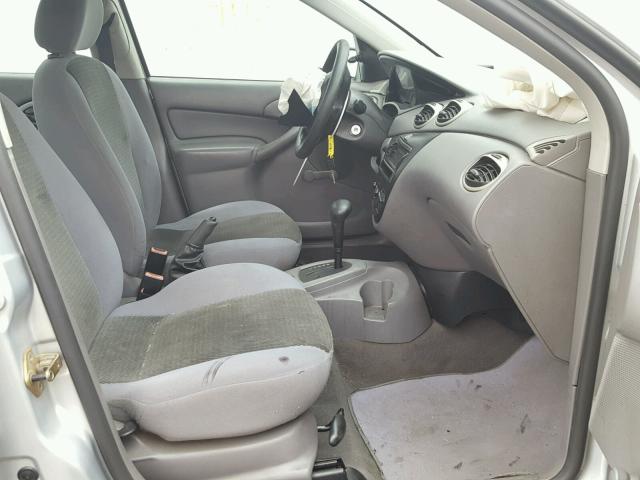 1FAFP33ZX4W176211 - 2004 FORD FOCUS LX SILVER photo 5