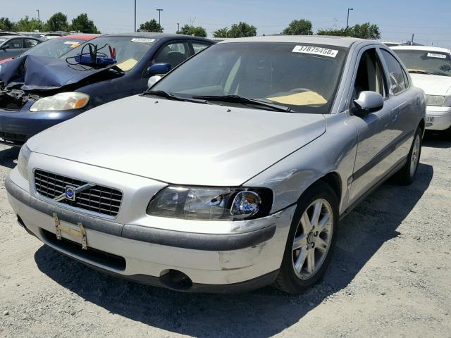 YV1RS61R912066368 - 2001 VOLVO S60 SILVER photo 2
