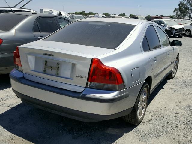 YV1RS61R912066368 - 2001 VOLVO S60 Күміс фото 4