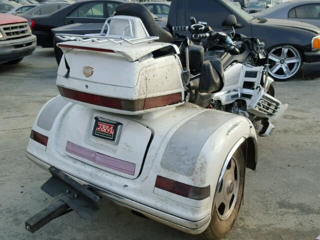 1HFSC2237XA101565 - 1999 HONDA GL1500 WHITE photo 4