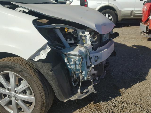 JTDKDTB39H1596947 - 2017 TOYOTA PRIUS C WHITE photo 9