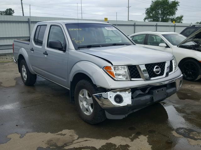 1N6AD07W76C440546 - 2006 NISSAN FRONTIER C SILVER photo 1