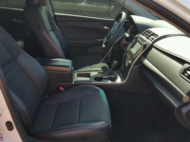 4T1BF1FKXFU110055 - 2015 TOYOTA CAMRY LE WHITE photo 5