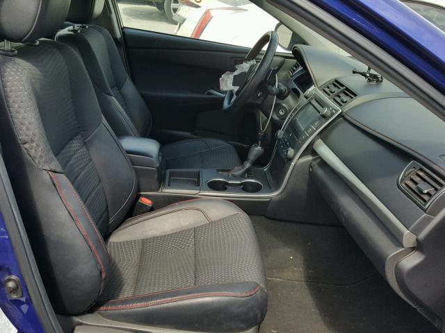 4T1BF1FKXFU941071 - 2015 TOYOTA CAMRY LE ლურჯი ფოტო 5