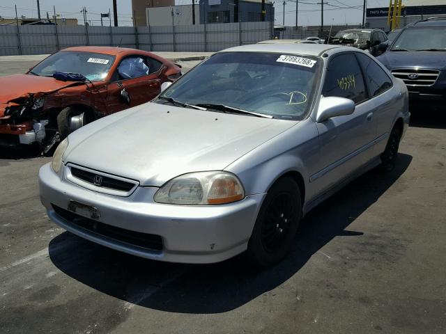 1HGEJ622XVL127981 - 1997 HONDA CIVIC DX SILVER photo 2