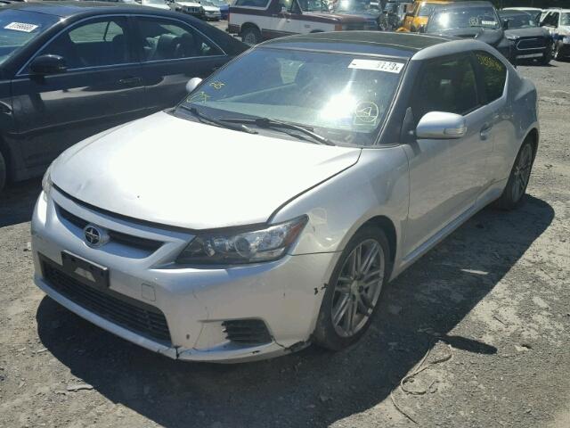 JTKJF5C71C3037109 - 2012 TOYOTA SCION TC 银色 照片 2