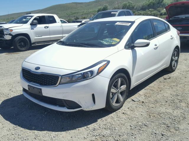 3KPFL4A72JE222195 - 2018 KIA FORTE LX WHITE photo 2