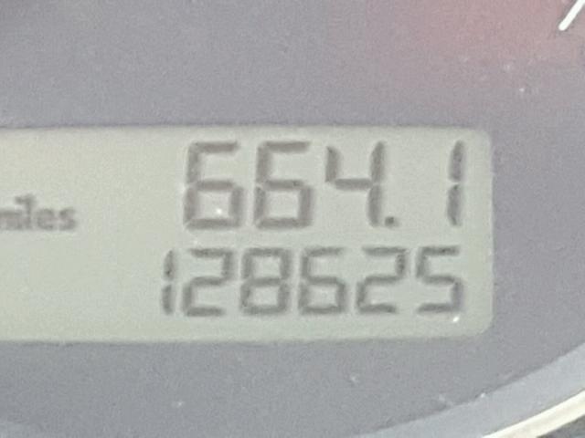 WVWRU63BX5E058574 - 2005 VOLKSWAGEN PASSAT GLX SILVER photo 8