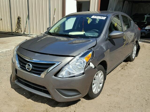 3N1CN7AP6GL895402 - 2016 NISSAN VERSA S GRAY photo 2