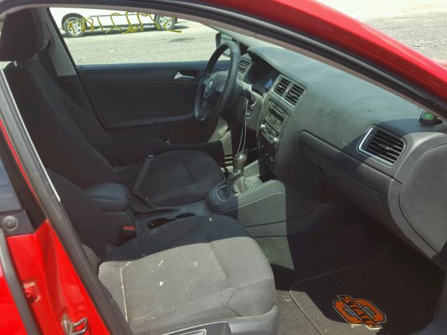 3VW1K7AJ1EM369384 - 2014 VOLKSWAGEN JETTA BASE Կարմիր լուսանկար 5