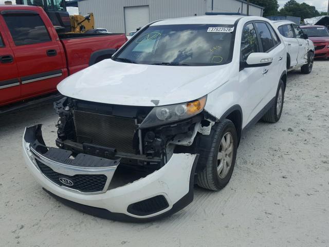 5XYKT3A17BG042171 - 2011 KIA SORENTO BA WHITE photo 2