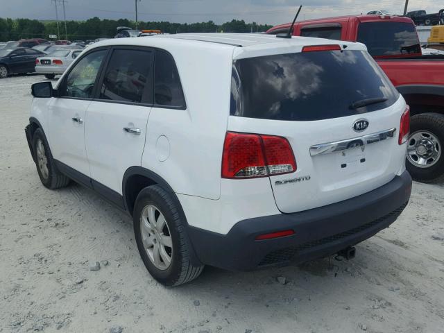 5XYKT3A17BG042171 - 2011 KIA SORENTO BA WHITE photo 3