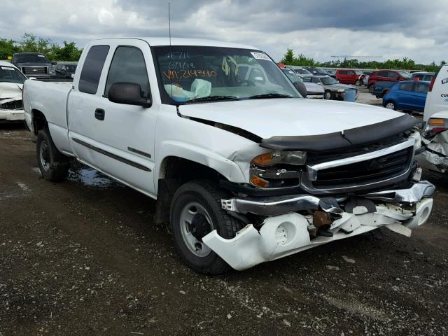 1GTHC29U33E214340 - 2003 GMC SIERRA C25 WHITE photo 1