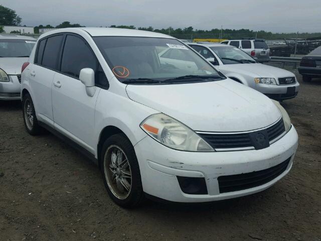 3N1BC13E18L399452 - 2008 NISSAN VERSA S WHITE photo 1