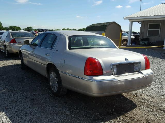 1LNHM83W63Y608905 - 2003 LINCOLN TOWN CAR C GOLD photo 3