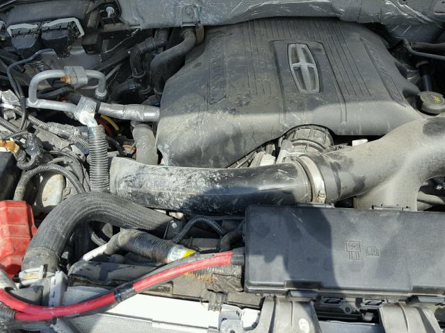 5LMJJ2HT7GEL05870 - 2016 LINCOLN NAVIGATOR SILVER photo 7