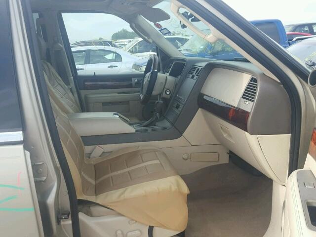 5LMFU27R94LJ18608 - 2004 LINCOLN NAVIGATOR GOLD photo 5