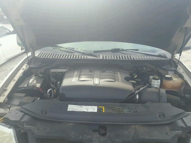 5LMFU27R94LJ18608 - 2004 LINCOLN NAVIGATOR GOLD photo 7