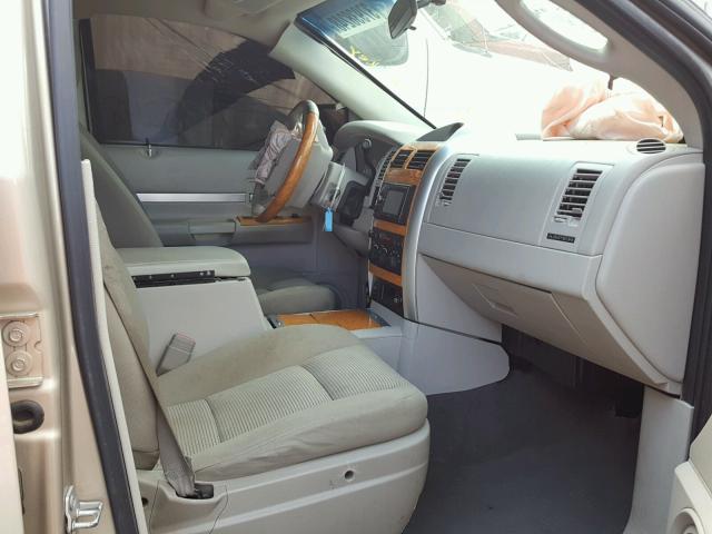 1A8HX58N78F151639 - 2008 CHRYSLER ASPEN LIMI GOLD photo 5