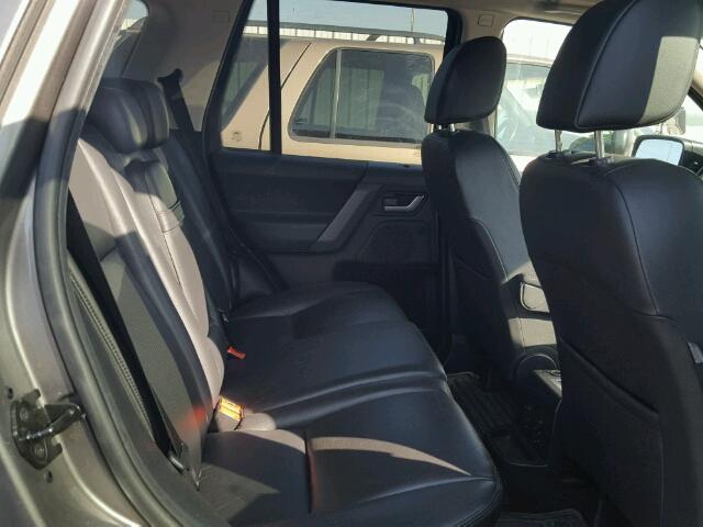 SALFT24N88H084965 - 2008 LAND ROVER LR2 HSE TE GRAY photo 6