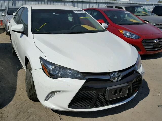 4T1BF1FKXGU218936 - 2016 TOYOTA CAMRY LE 白色 照片 1