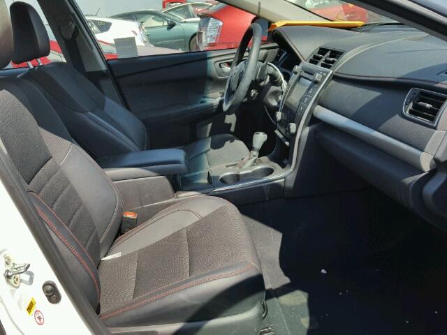 4T1BF1FKXGU218936 - 2016 TOYOTA CAMRY LE 白色 照片 5
